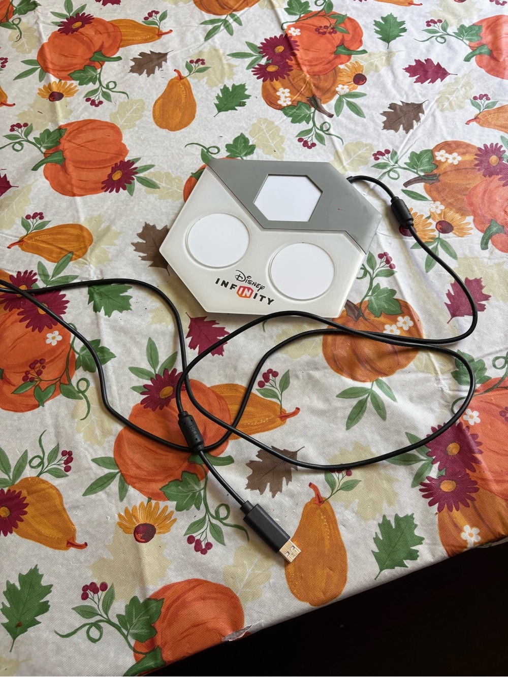 Disney Infinity Hex USB Game Base in White and Gray
